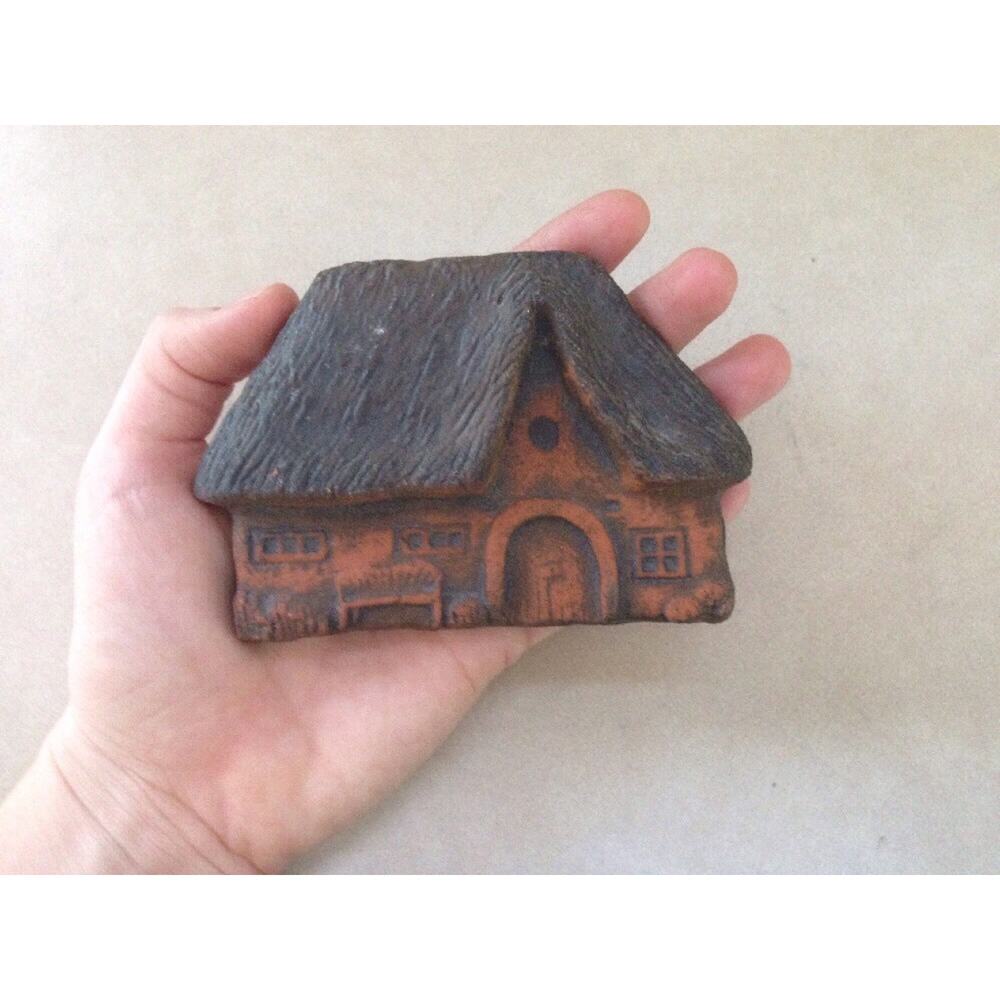 Handmade Terracotta Irish English Thatched Cottage Wall Hanging Folk Art Germany - Picture 3 of 3